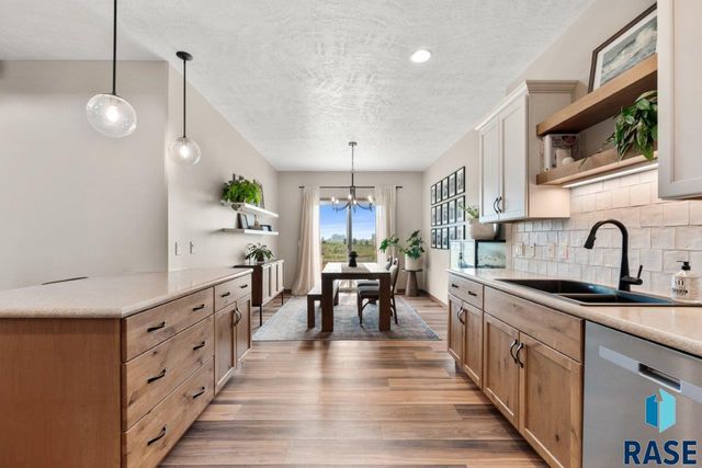 5303 E 67th St Street, Sioux Falls, SD 57108