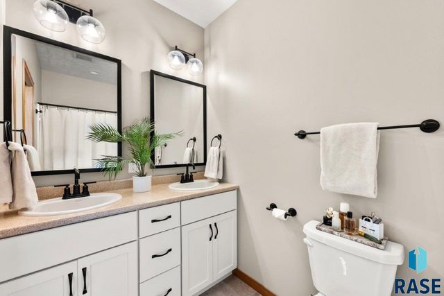 5303 E 67th St Street, Sioux Falls, SD 57108