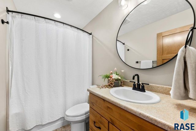 5303 E 67th St Street, Sioux Falls, SD 57108