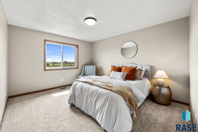 5303 E 67th St Street, Sioux Falls, SD 57108