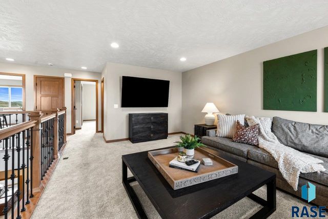 5303 E 67th St Street, Sioux Falls, SD 57108