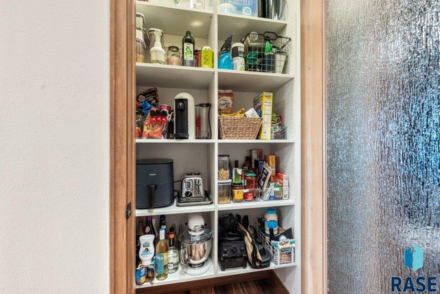 5303 E 67th St Street, Sioux Falls, SD 57108