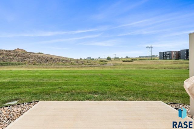 5303 E 67th St Street, Sioux Falls, SD 57108