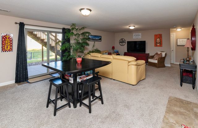 4446 NW 164th Street, Clive, IA 50325