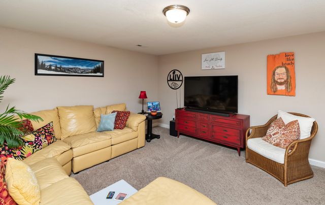 4446 NW 164th Street, Clive, IA 50325