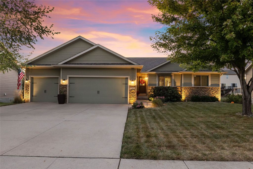 4446 NW 164th Street, Clive, IA 50325