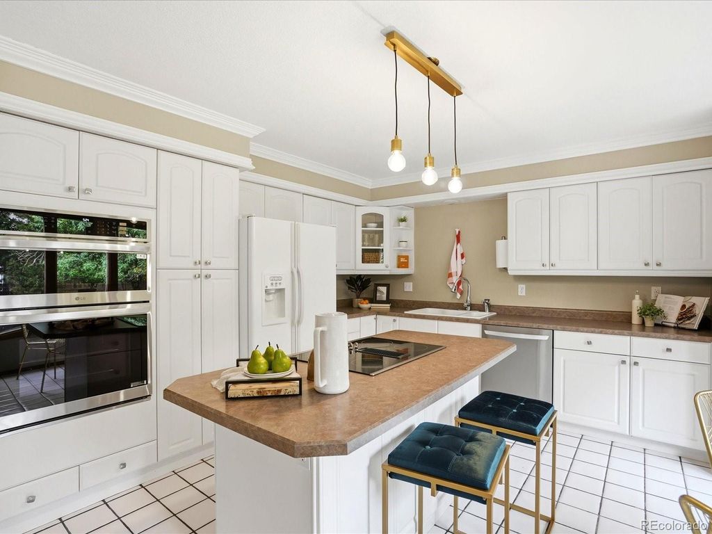 Image 17 of property listing at 7992 Chaparral Road, Lone Tree, CO 80124