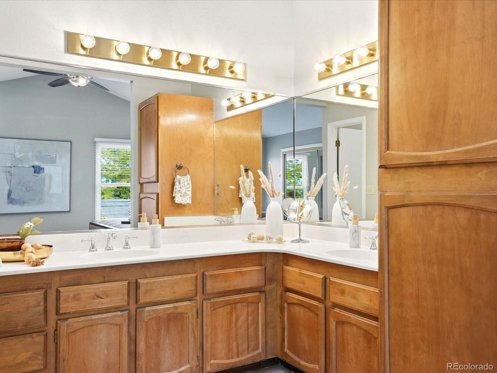 Image 32 of property listing at 7992 Chaparral Road, Lone Tree, CO 80124