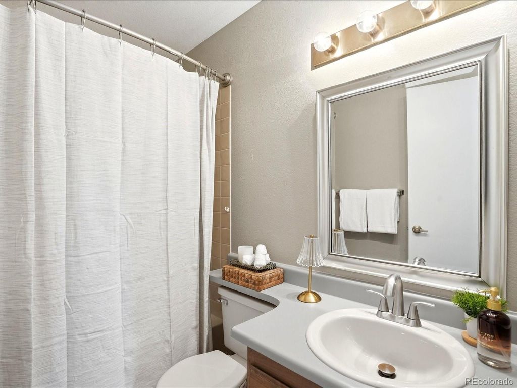 Image 37 of property listing at 7992 Chaparral Road, Lone Tree, CO 80124