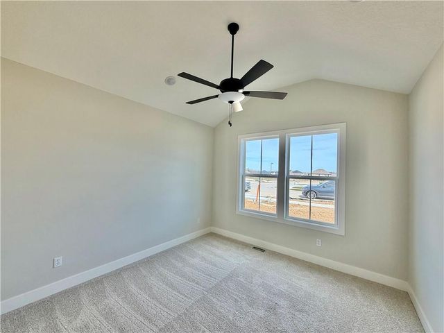 13775 NW 70th Street, Parkville, MO 64152