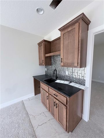 13775 NW 70th Street, Parkville, MO 64152