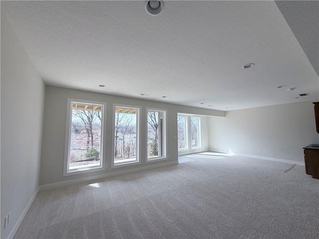 13775 NW 70th Street, Parkville, MO 64152