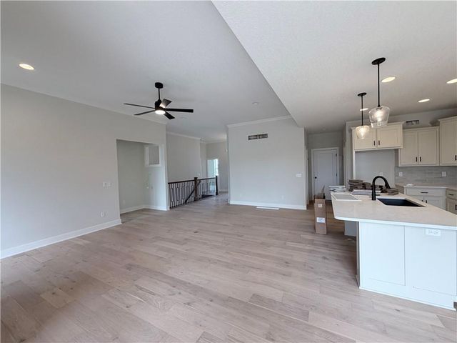 13775 NW 70th Street, Parkville, MO 64152