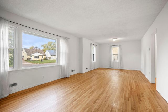 1844 Barclay Street, Maplewood, MN 55109