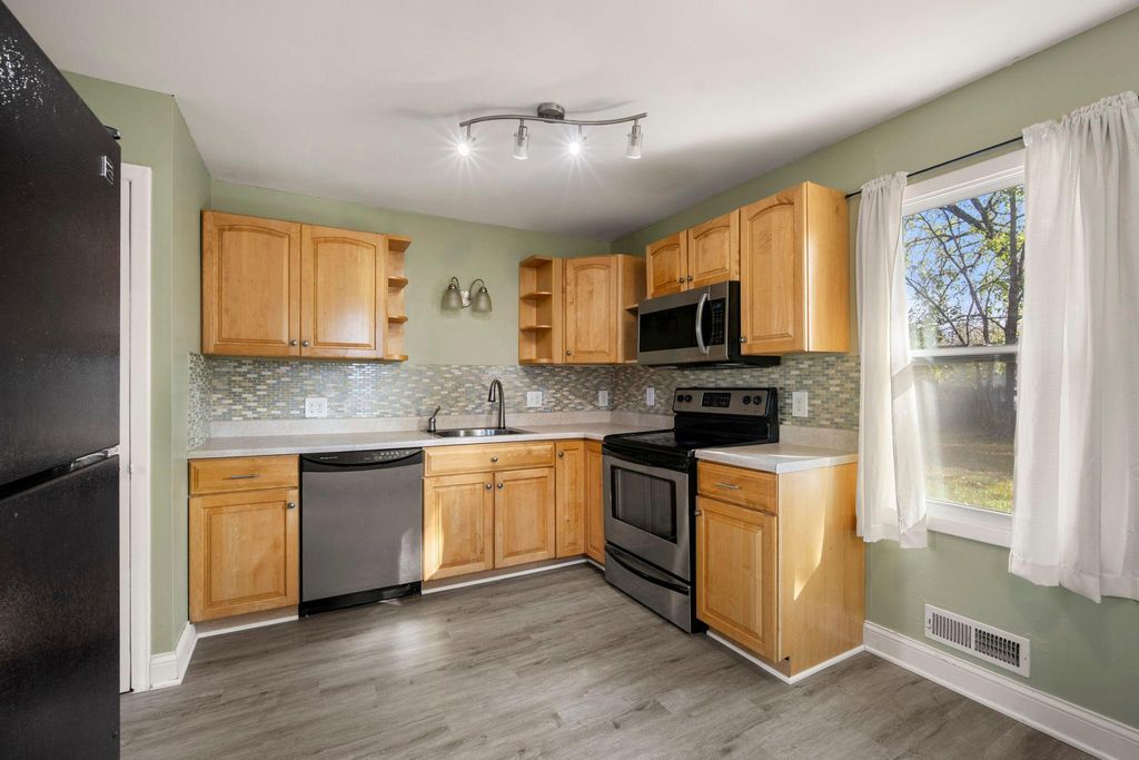 1844 Barclay Street, Maplewood, MN 55109 — photo 5