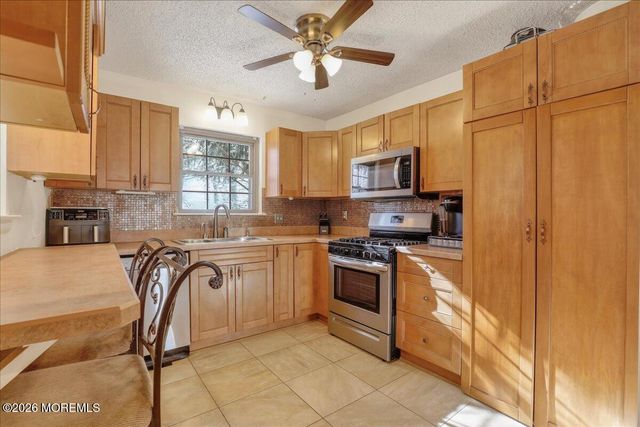 95 Azalea Circle, Jackson, NJ 08527