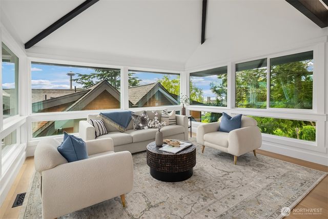 1014 4th Avenue N, Seattle, WA 98109