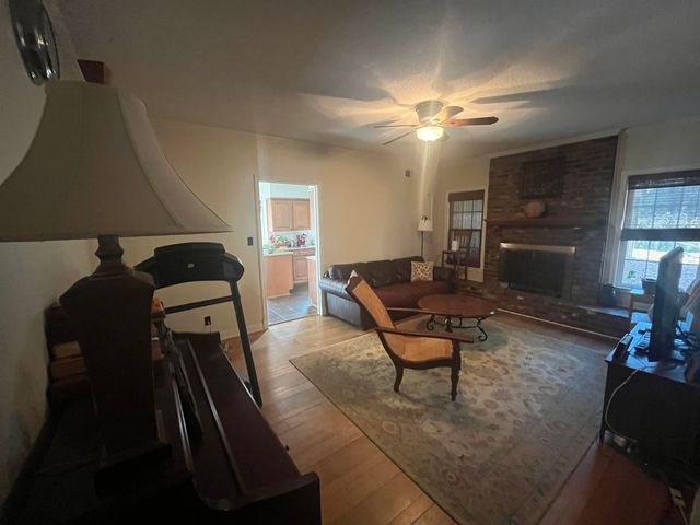 1723 BROOKSIDE DR, Germantown, TN 38138