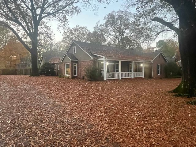 1723 BROOKSIDE DR, Germantown, TN 38138