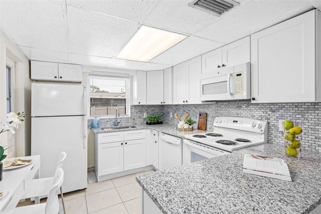 72 LAKE SHORE DRIVE, Palm Harbor, FL 34684