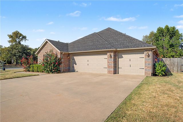 2908 N 18th Street, Rogers, AR 72756