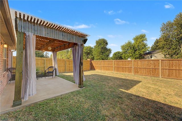 2908 N 18th Street, Rogers, AR 72756
