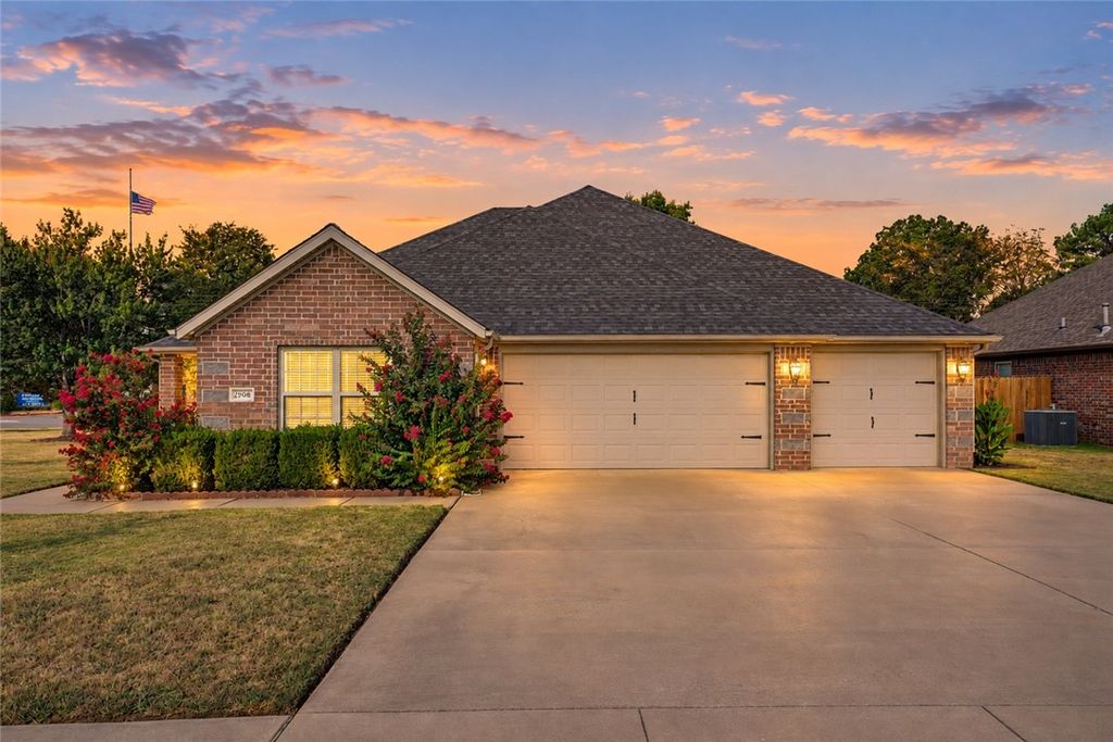 2908 N 18th Street, Rogers, AR 72756