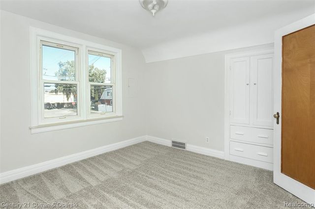 15704 Cleveland Avenue, Allen Park, MI 48101