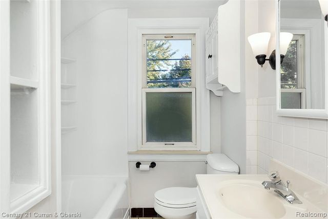 15704 Cleveland Avenue, Allen Park, MI 48101