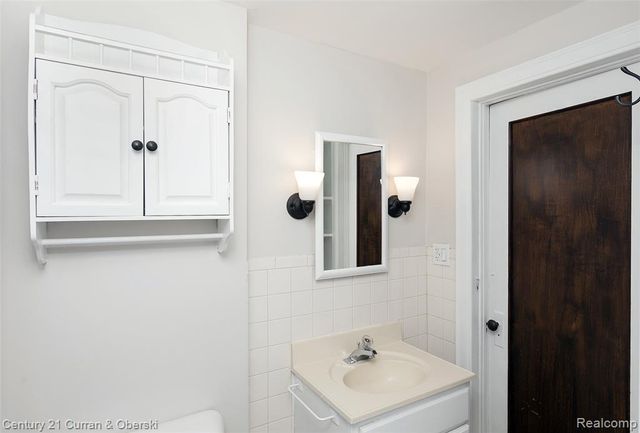 15704 Cleveland Avenue, Allen Park, MI 48101