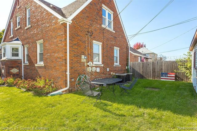 15704 Cleveland Avenue, Allen Park, MI 48101