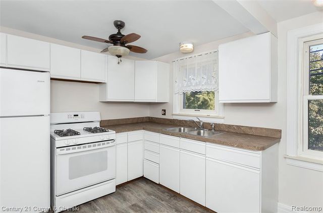 15704 Cleveland Avenue, Allen Park, MI 48101