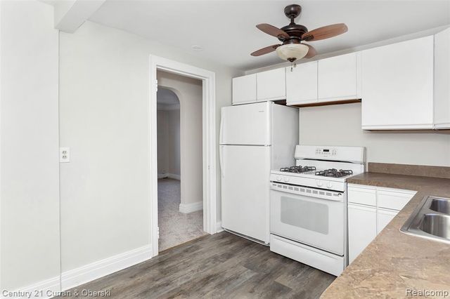 15704 Cleveland Avenue, Allen Park, MI 48101