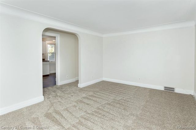 15704 Cleveland Avenue, Allen Park, MI 48101