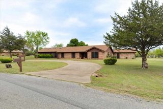 306 Curts Dr, Lawton, OK 73507