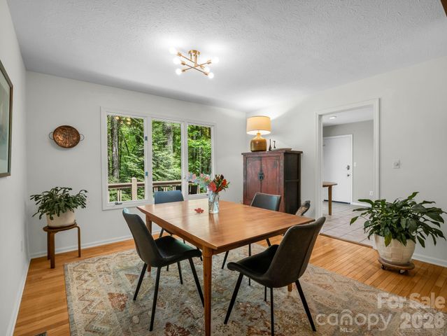 118 Timber Creek Road, Hendersonville, NC 28739