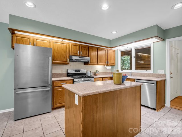 118 Timber Creek Road, Hendersonville, NC 28739