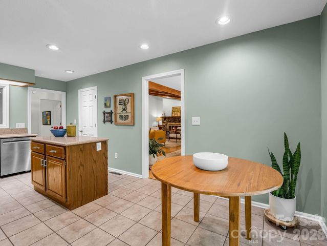 118 Timber Creek Road, Hendersonville, NC 28739
