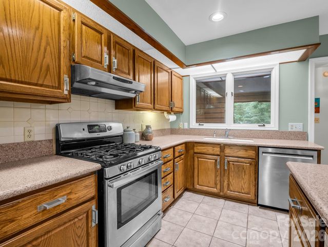118 Timber Creek Road, Hendersonville, NC 28739