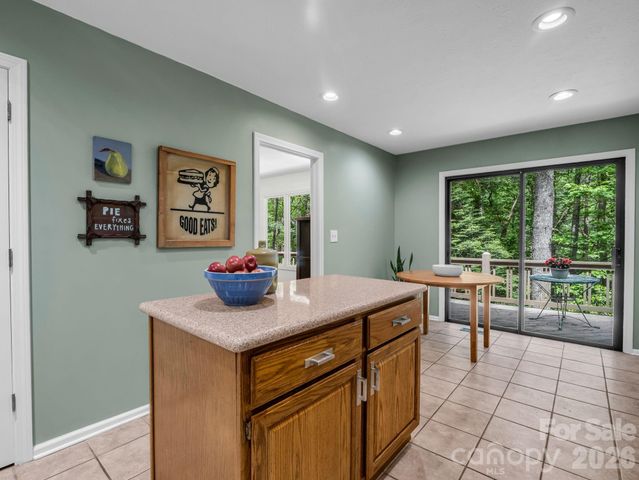 118 Timber Creek Road, Hendersonville, NC 28739