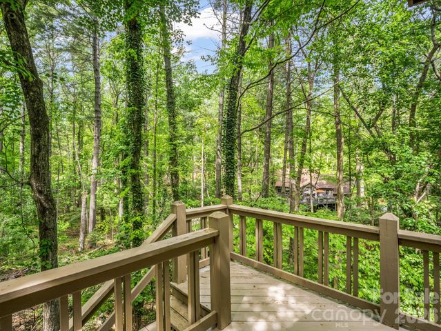 118 Timber Creek Road, Hendersonville, NC 28739