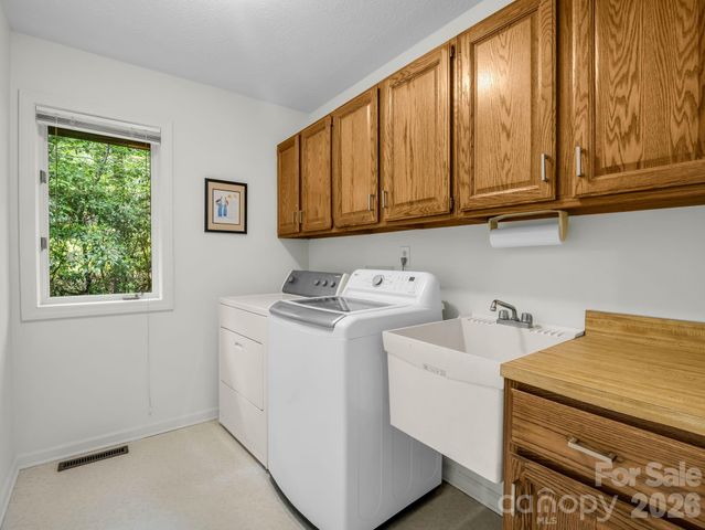118 Timber Creek Road, Hendersonville, NC 28739