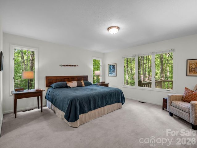 118 Timber Creek Road, Hendersonville, NC 28739
