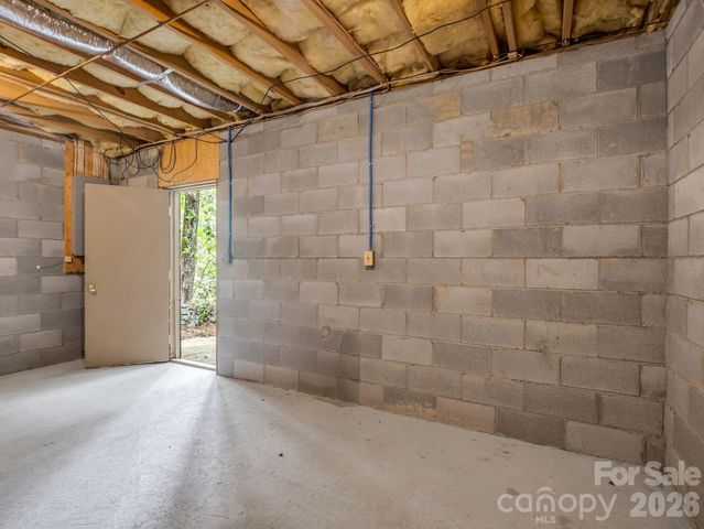 118 Timber Creek Road, Hendersonville, NC 28739