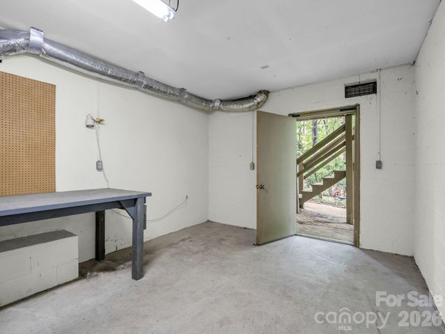 118 Timber Creek Road, Hendersonville, NC 28739