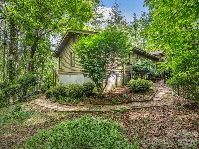 118 Timber Creek Road, Hendersonville, NC 28739