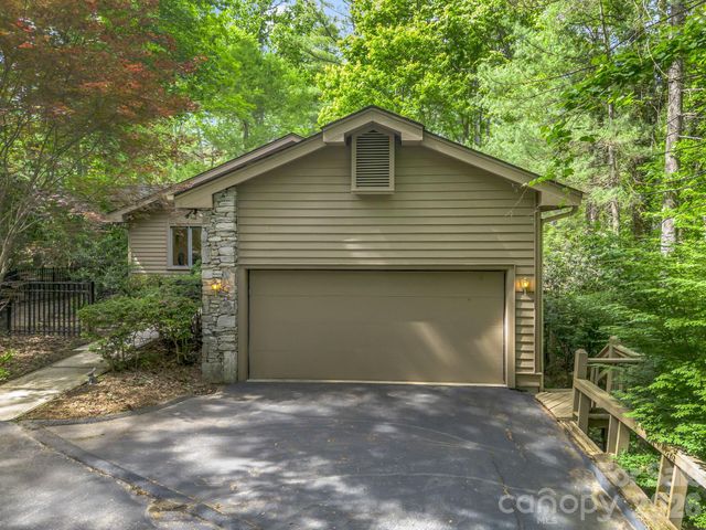 118 Timber Creek Road, Hendersonville, NC 28739