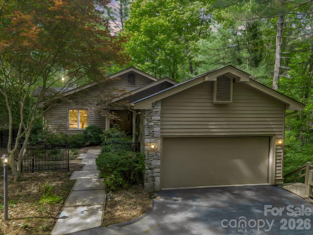 118 Timber Creek Road, Hendersonville, NC 28739