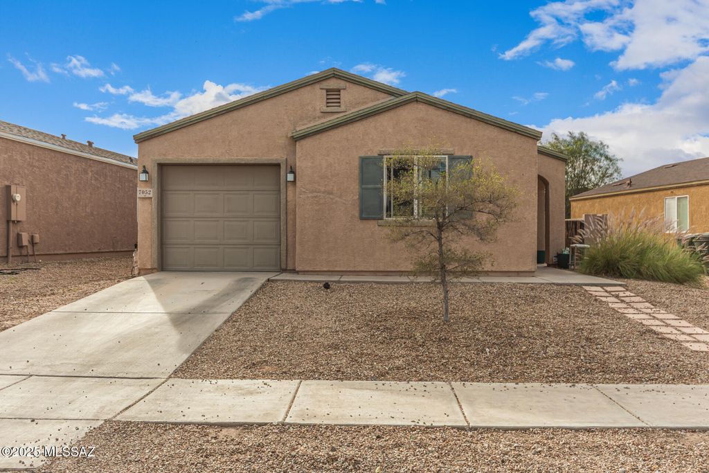 7052 S Red Maids Drive, Tucson, AZ 85756