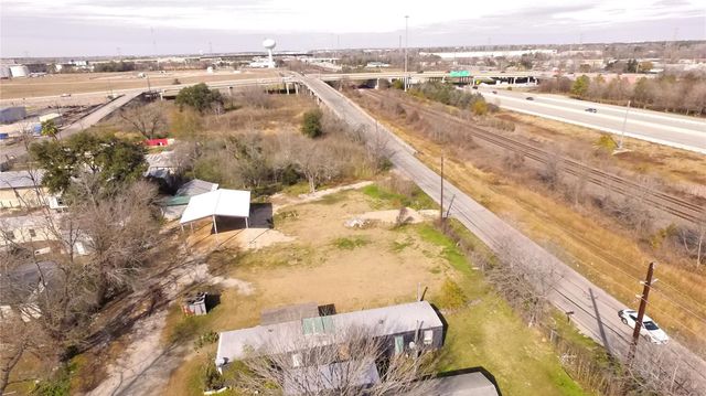 14811 W Hardy Road, Houston, TX 77060